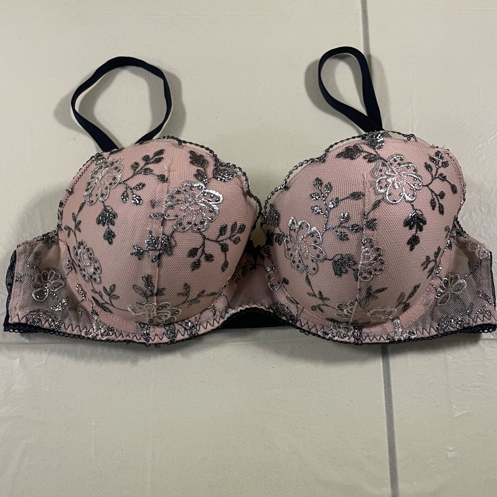 Victoria's Secret Nude and Black Floral Embroidered Bra - Picture 5 of 15